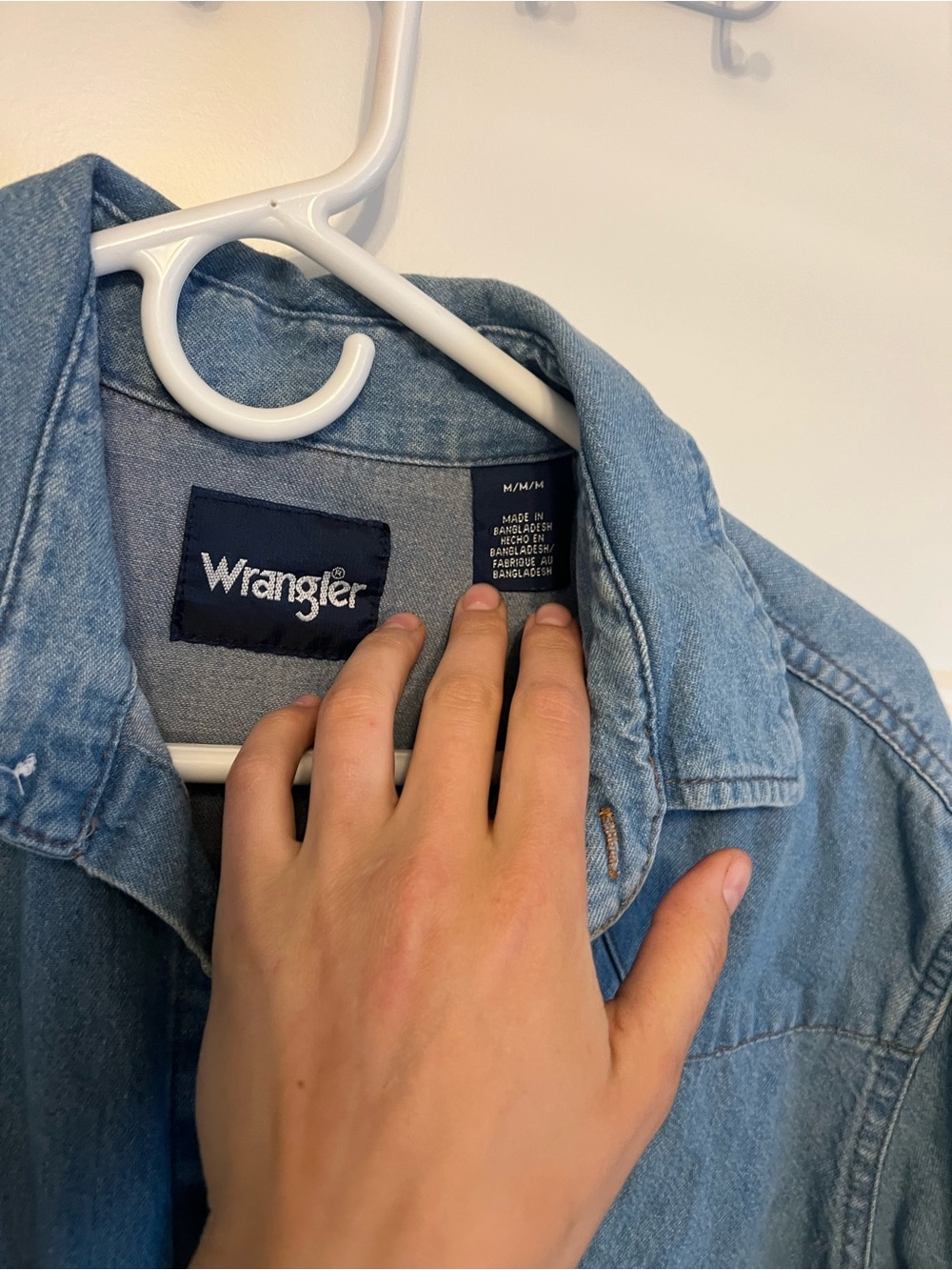 Wrangler Men's Medium Blue Denim Button-Down Western Shirt - Picture 3 of 3
